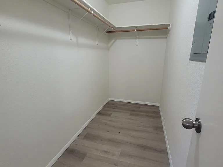 2318 W Canal St — Photo 13