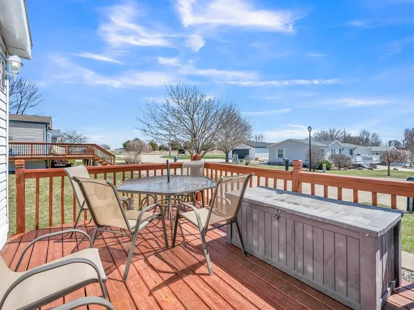 706 Mallard Creek Dr, Arnolds Park, IA 51331