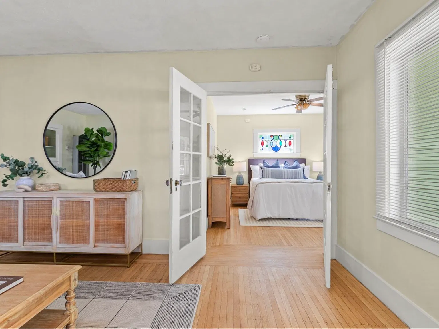 3 bed, 975 sqft, $3,049 — Photo 3