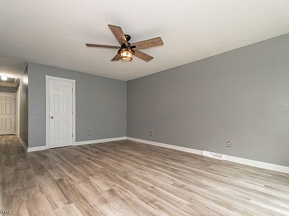 5th image of 224 Plymouth Dr