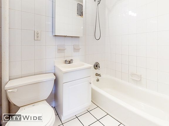5th image of 340 E 53rd St #3F