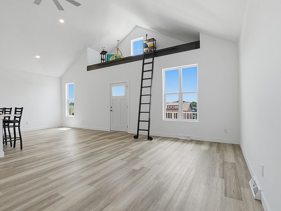 2nd image of 106 Lupine Ave