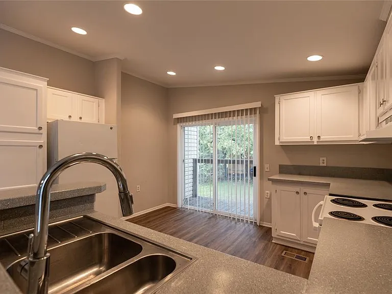 4612 Blue Meadow Dr — Photo 11