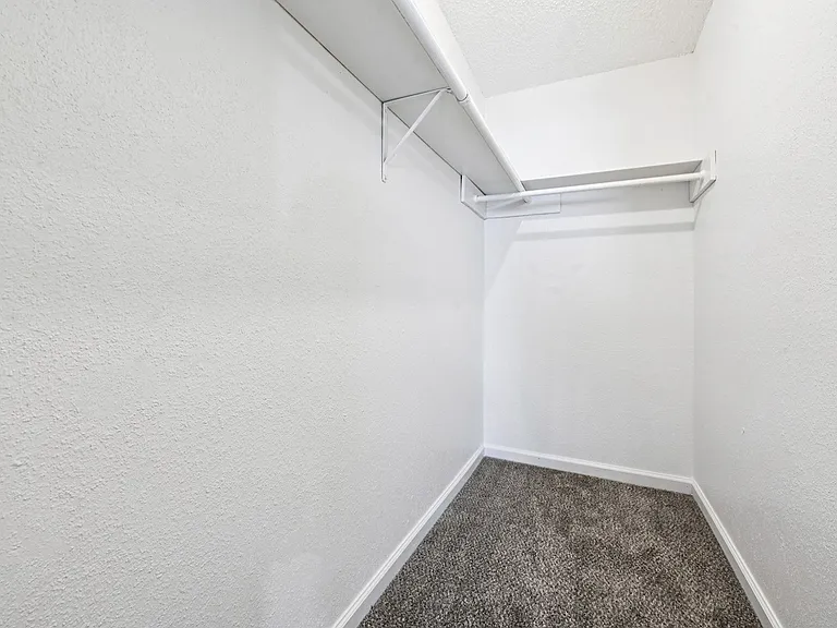 Pine Creek Apartments — Photo 38