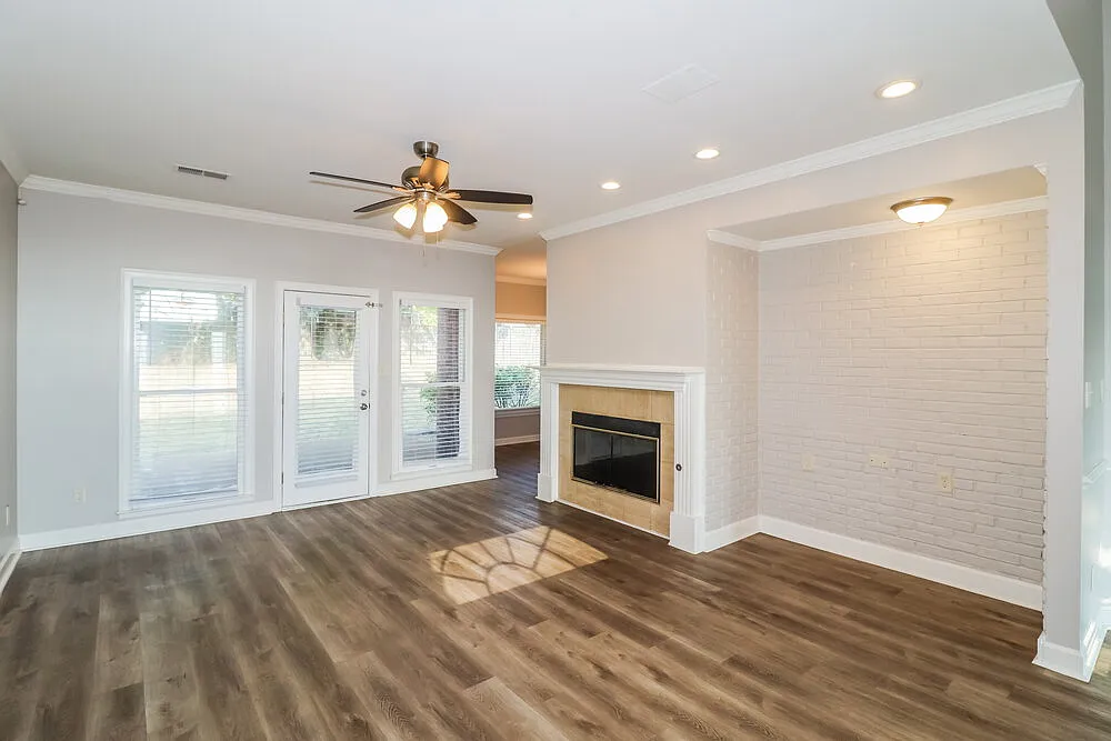 3 bed, 2.0 bath, 1968 sqft, $2,245 — Photo 4