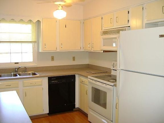 3rd image of 1228 N Spencer St