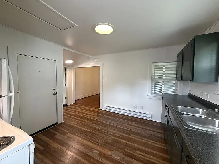 2519 Baker- 5 Unit — Photo 5