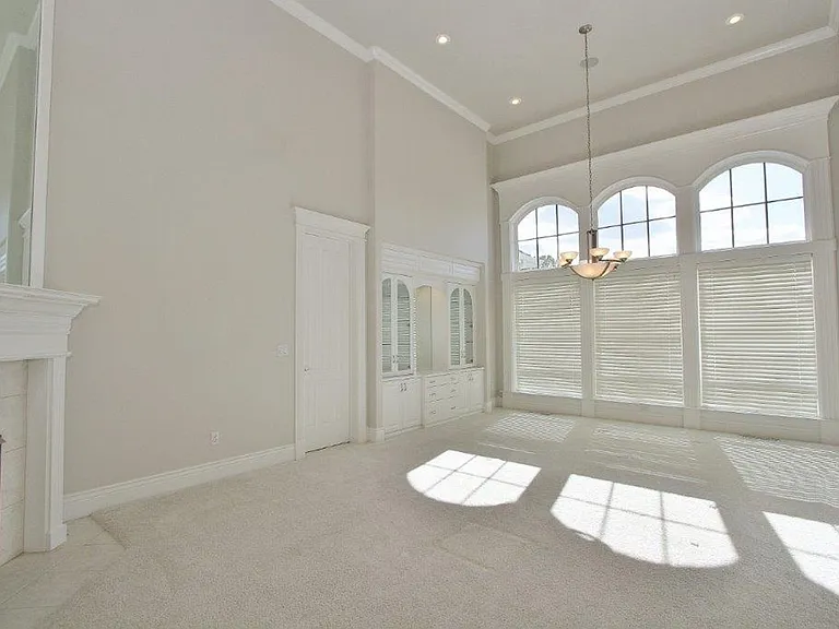 2291 N Greenview Ct — Photo 3