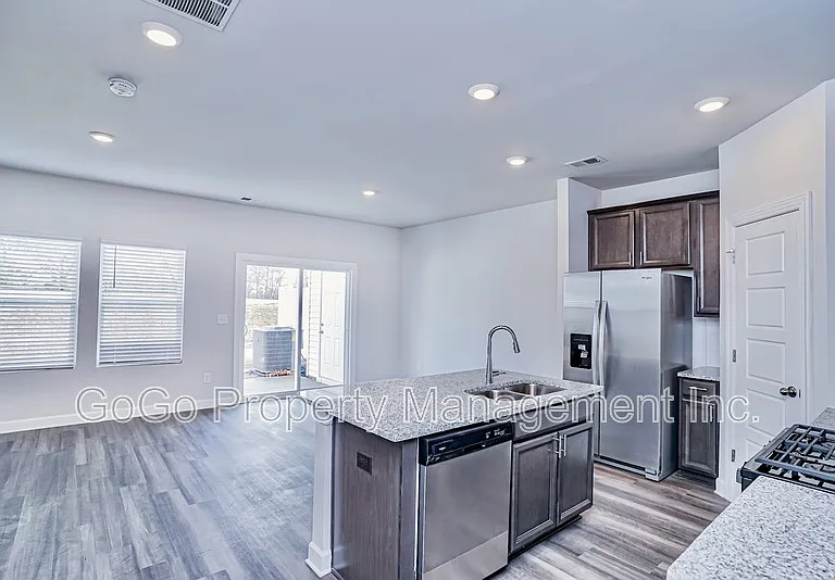 126 Telford Dr #1 — Photo 3