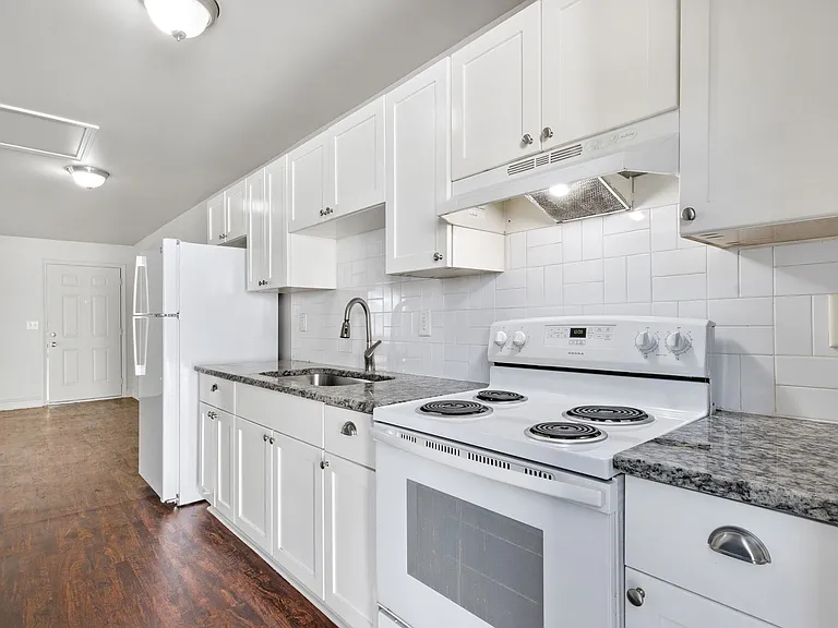 Azul Door Apartments — Photo 2