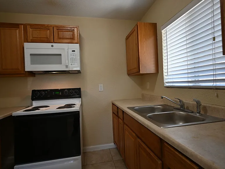 320 N 16th St #1 — Photo 14