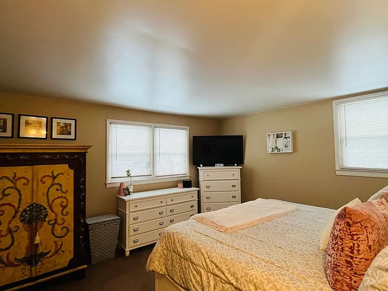 Beautifully Remodeled 2BR home in great neighborhood (Guilderland Schools) — Photo 16