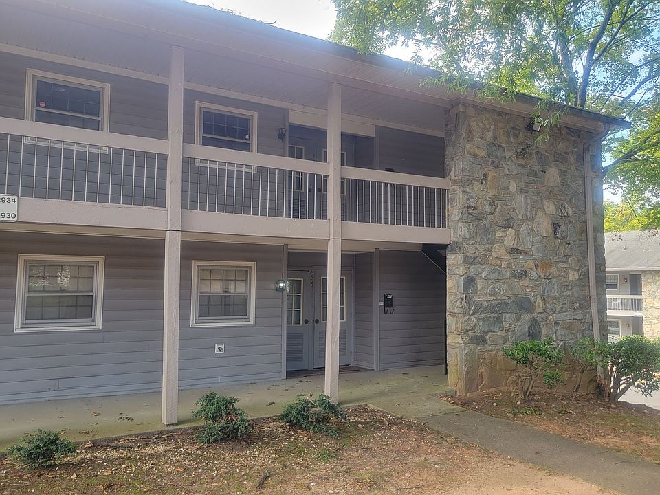 1st image of 2934 Carriage Dr