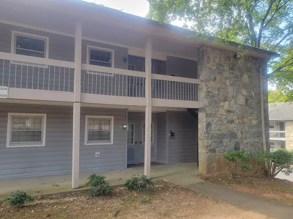 2934 Carriage Dr, Winston Salem, NC 27106