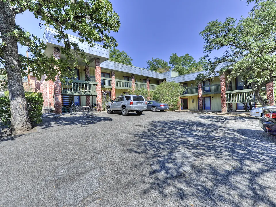 3903 Peterson Ave