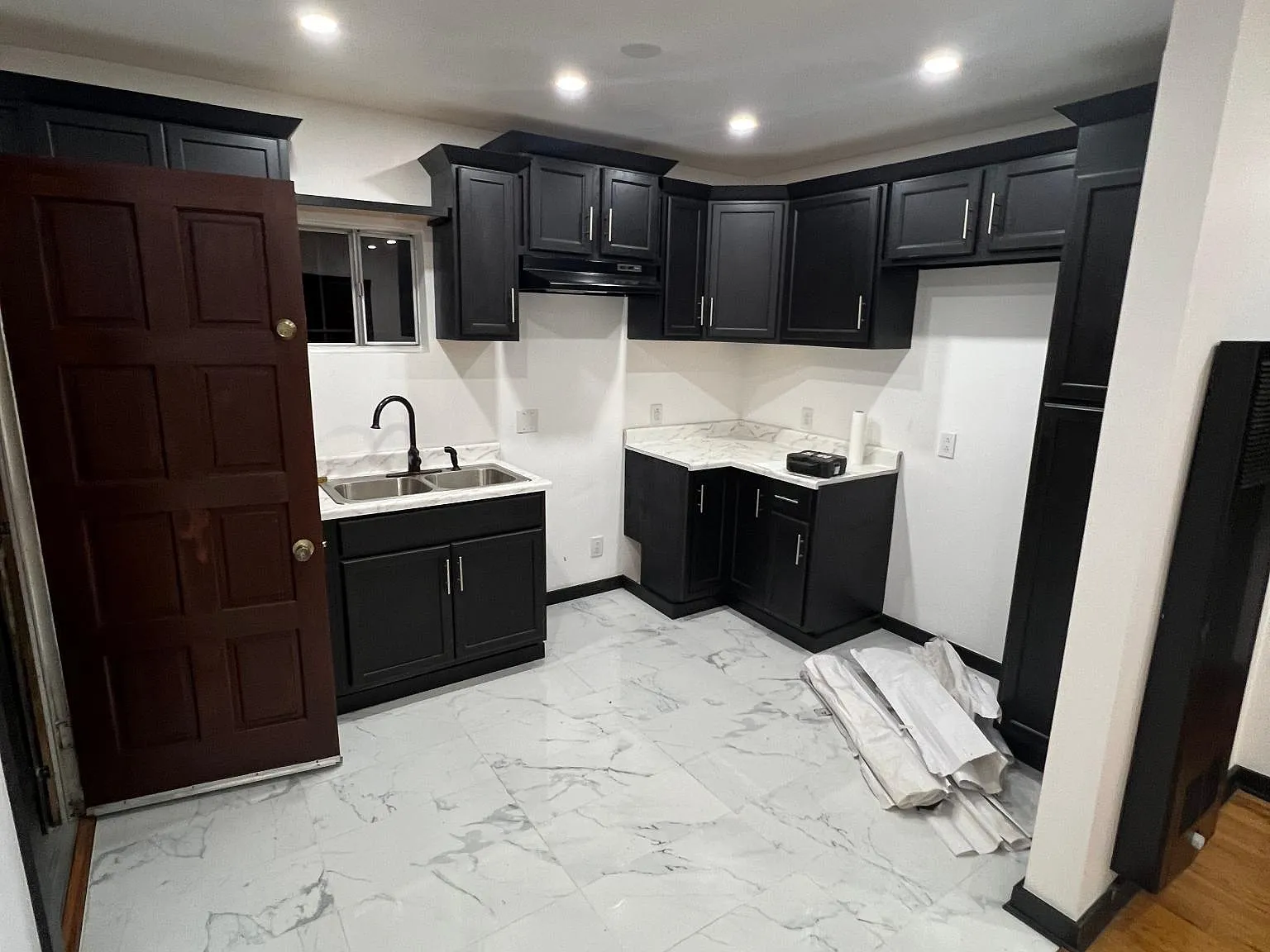 421 E Century Blvd — Photo 1