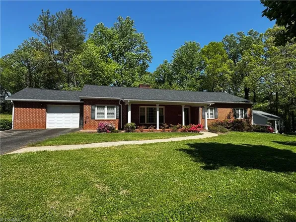 113 Park Circle Dr, Jonesville, NC 28642