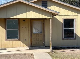 850 VANESSA, Uvalde, TX 78801