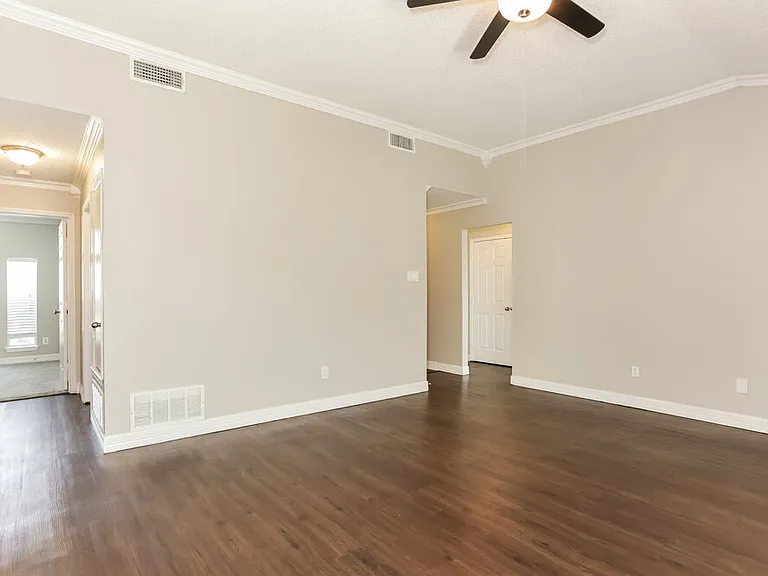 902 Beaufort Ct — Photo 5