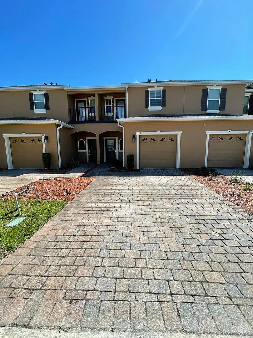 2 Bedroom, 2.5 Bathroom Townhome in Grande Champions — Photo 1