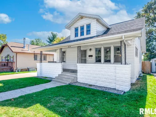 1010 Prince St, Pekin, IL 61554