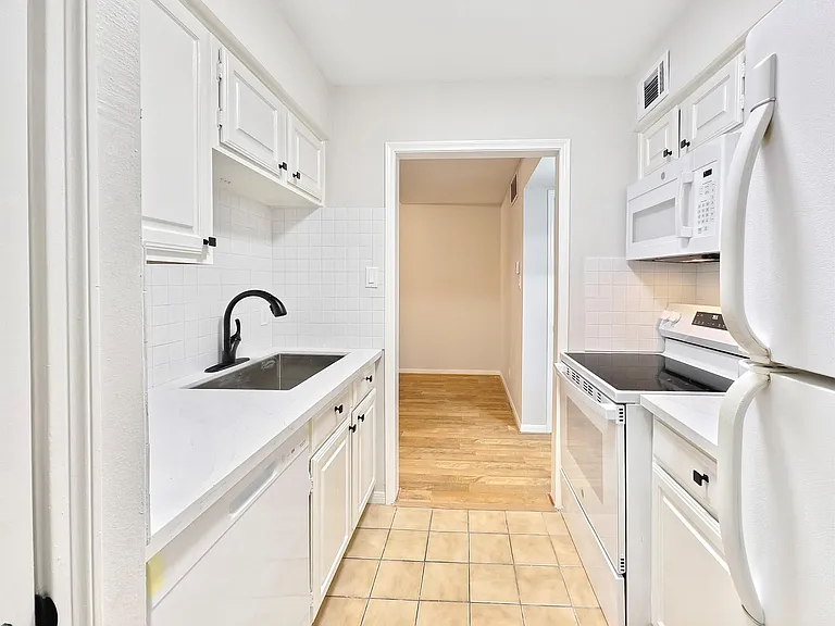 2507 Montrose Blvd #49 — Photo 11