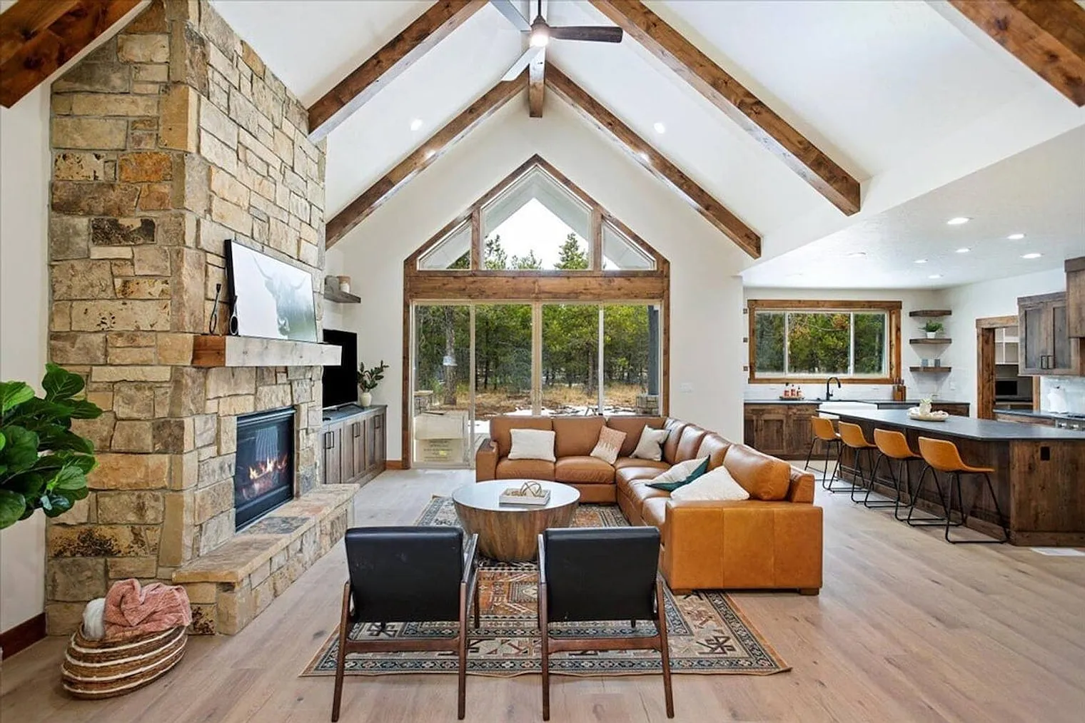 4 bed, 3.0 bath, 742 sqft, $8,367 — Photo 2