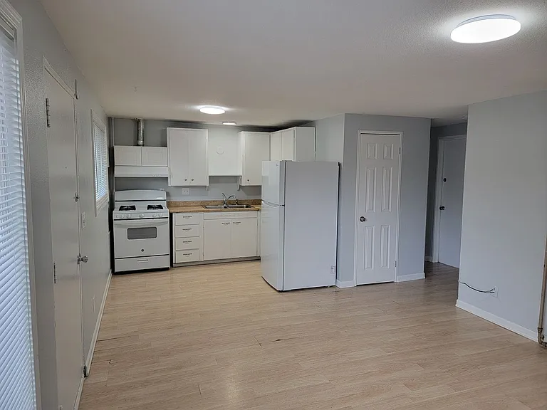 350 SE Lilly Ave — Photo 4