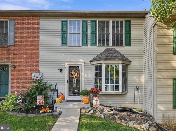 97 Battens Cir, Leola, PA 17540
