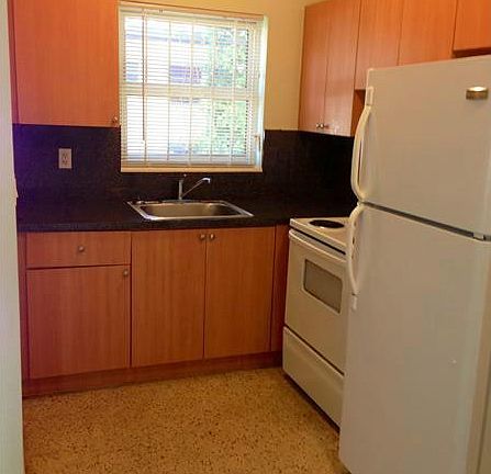 3rd image of 1380 NE 111th St APT 1