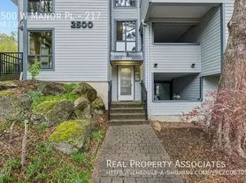 2500 W Manor Pl