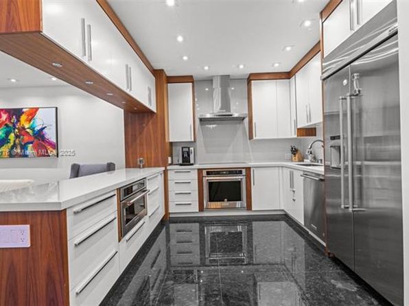 21145 Helmsman Dr APT N11