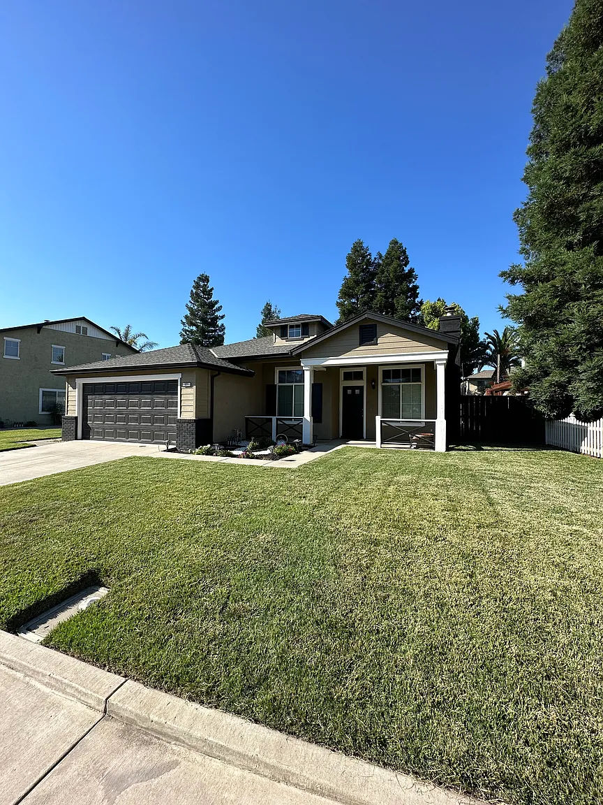 327 W Springer Dr photo 1