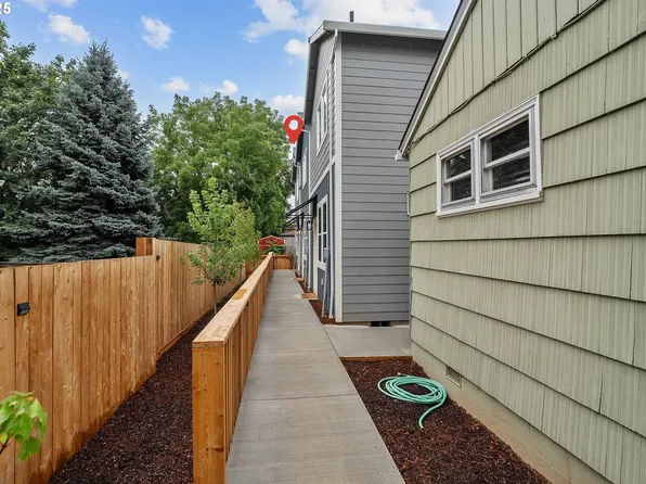 7828 SE Salmon St, Portland, OR 97215