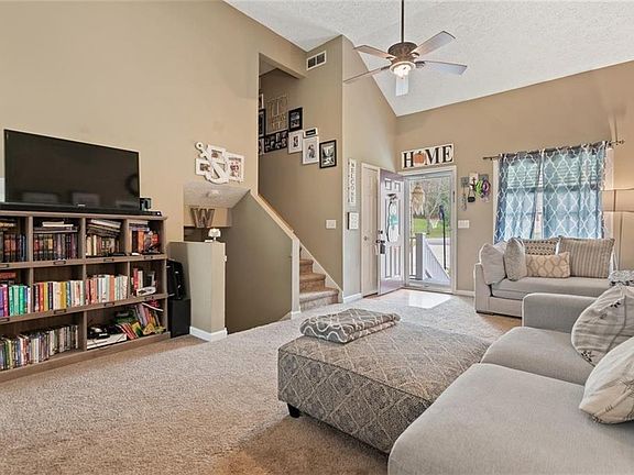 4th image of 31 Deerfield Ln