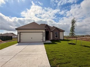 402 Harvest Lake Dr, Snook, TX 77878