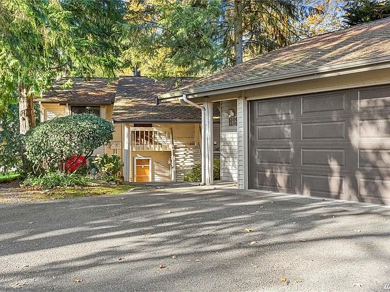 1106 Bellefield Park Ln — Photo 1