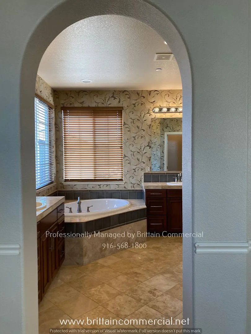4820 Ocean Ln photo 1