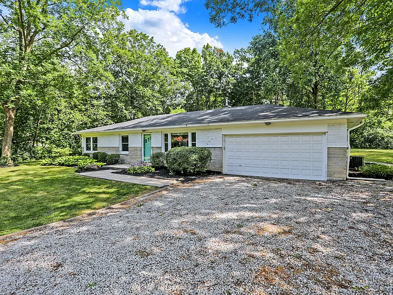 3315 Beech Dr — Photo 2