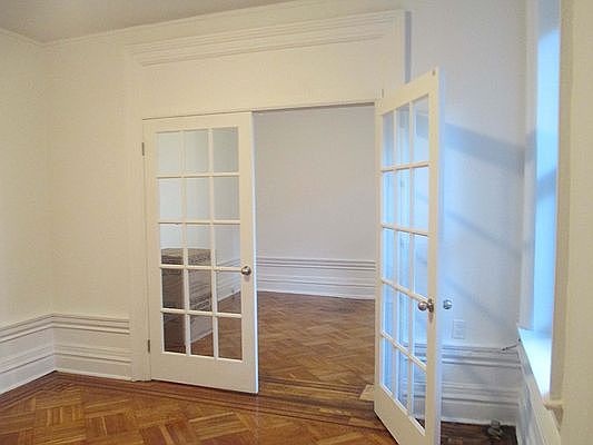 2nd image of 150 Saint James Pl #3R