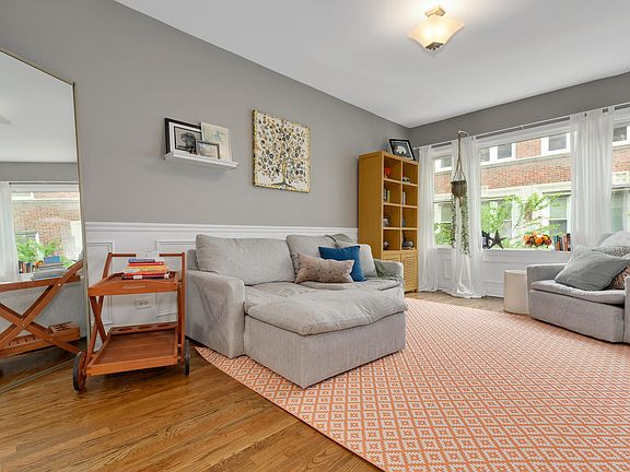 3rd image of 5119 N Kenmore Ave APT 2E