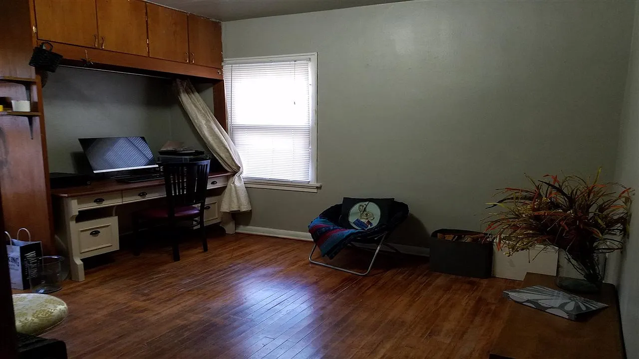 1 bed, 1.0 bath, 700 sqft, $1,300 — Photo 4