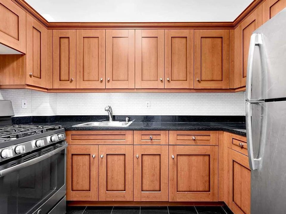 1st image of 330 W 45th St APT 8