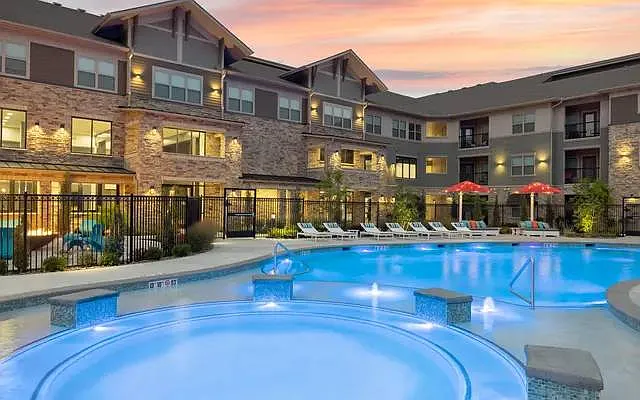 Vale Overland Park — Photo 19
