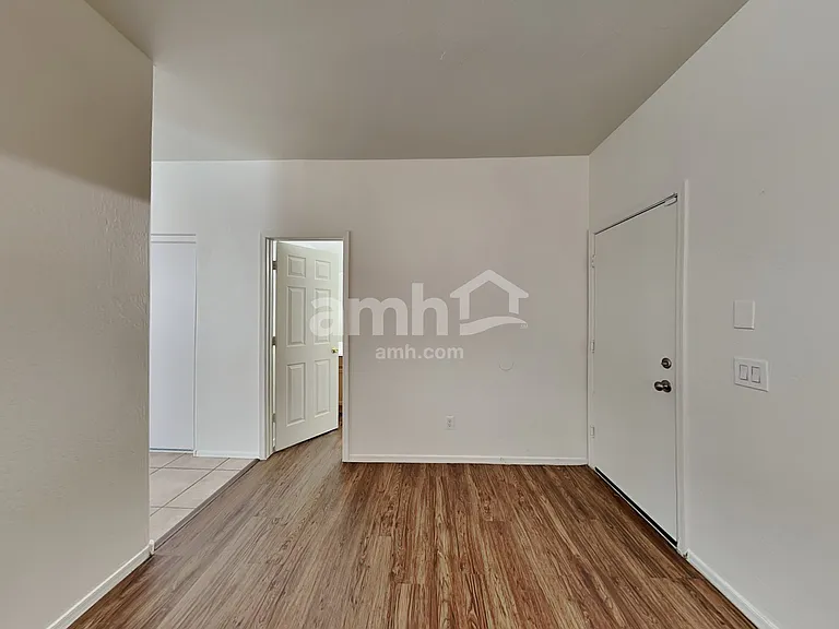 5211 W Warner St — Photo 8