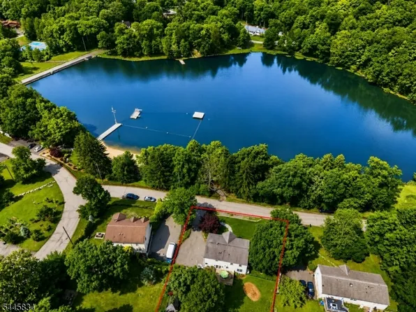 8 Cross Oak Ln, West Milford Twp., NJ 07480