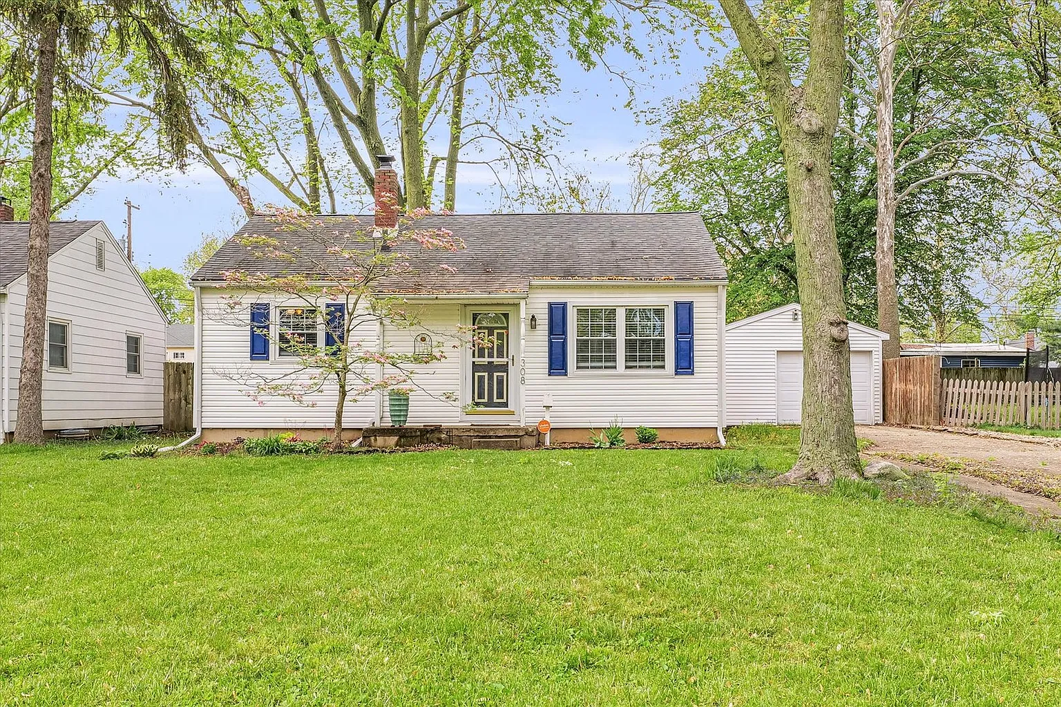 308 Hessel Blvd photo 1