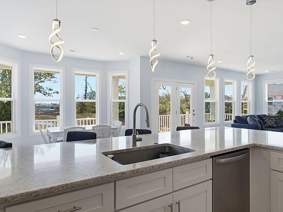 3rd image of 400 Elizabeth Dr.