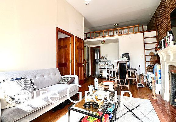 3rd image of 138 W 74th St APT B