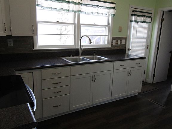 5th image of 1130 McGrew St